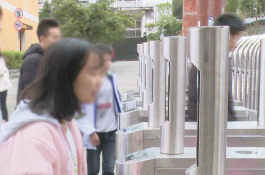 刷脸测温，智能人脸识别测温仪用处大！企业复工、公交车运营、学校开学必备神器!