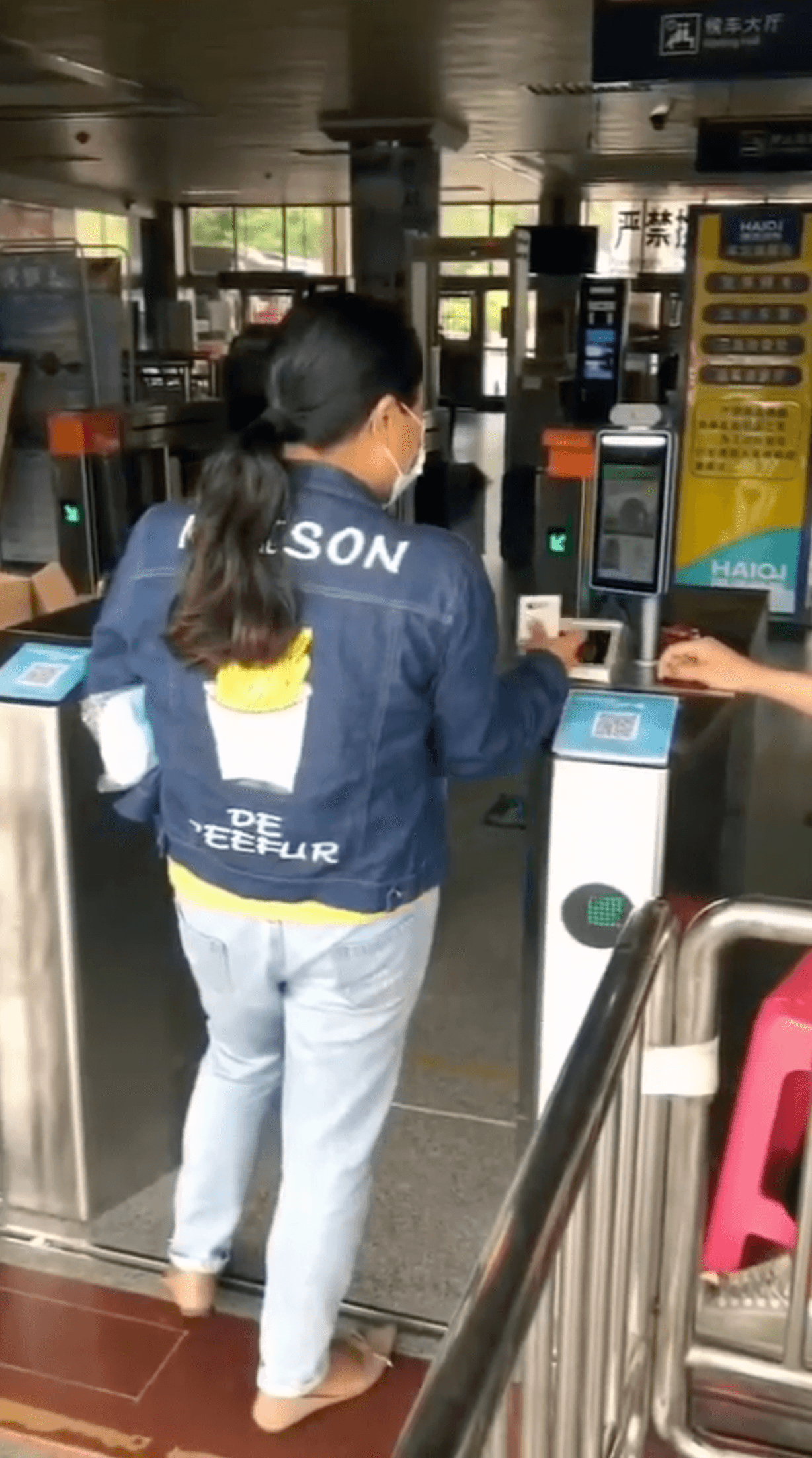 湖南长沙候车大厅健康码闸机